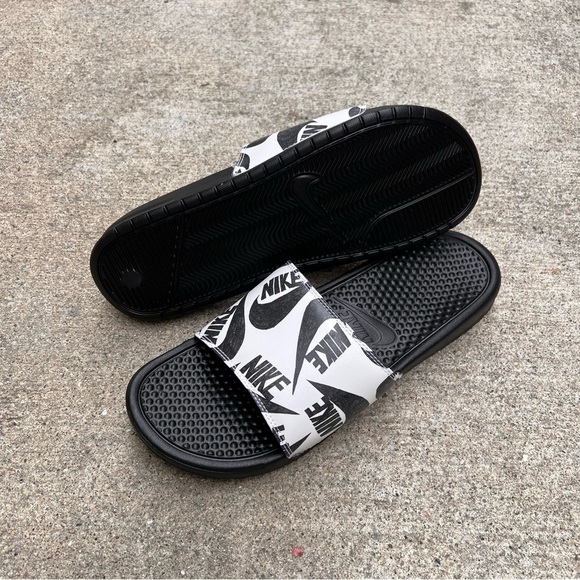 NIKE BENASSI SLIDES JUST DO IT BLACKS WHITES SWOOSH PRINTS - Picture 5 of 5
